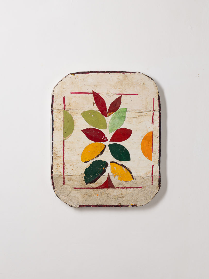 MARCHELLI_UN_ECO_DI_FIORI_catalogo_high_res_017 Mirco Marchelli, Amarillide, 2023, pigments, wax, chalk on wooden board, 48 x 39 x 5 cm, MARCTM0570