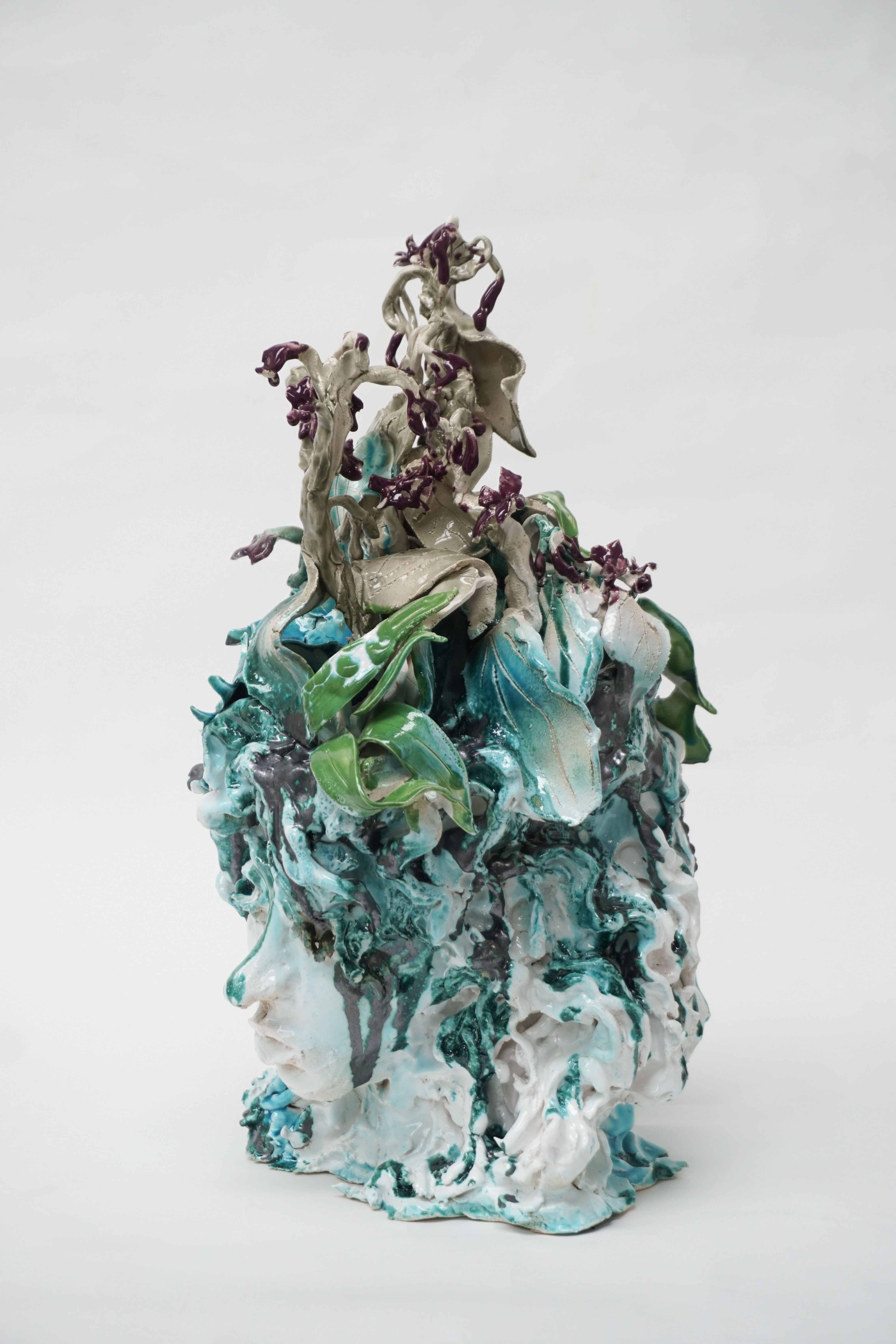 VELLASC002 Cosimo Vella, Ragazza delle erbe aromatiche, 2023, ceramica smaltata, 54 x 30 x 25 cm, VELLASC002